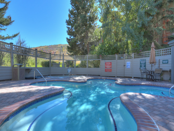 Ski in Ski out Park City condo sleeps 6